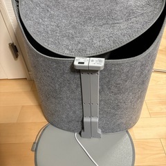 一人用デスク下の電気パネル