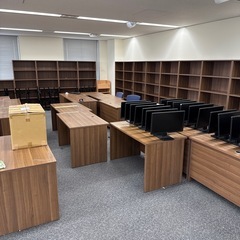 オフィス家具、レンジ、冷蔵庫、棚、椅子