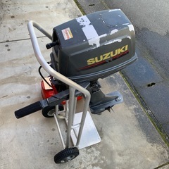スズキ5馬力船外機　燃料タンク付きの画像