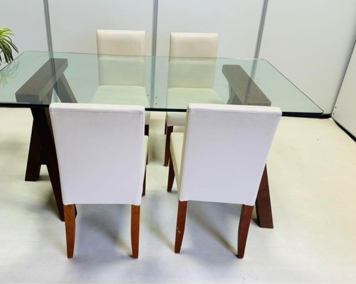 ダイニングテーブル、椅子四脚！