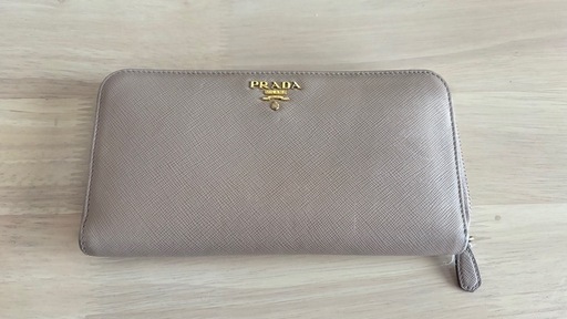 PRADA長財布