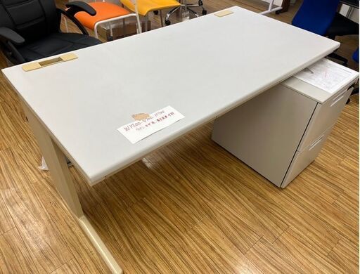 巾１ｍ４０ｃｍデスク＋鍵付きワゴン￥15,000