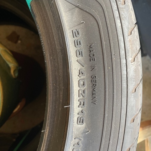 タイヤ19in295新品2本