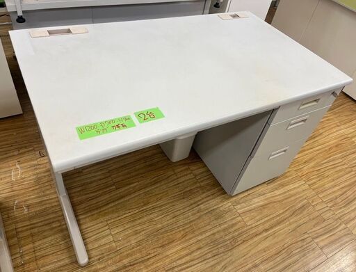 巾１ｍ２０ｃｍ　鍵付き片袖デスク￥14,000
