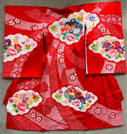【譲り先決まりました】花柄刺繍の赤ちゃん絹着物 宮参り 産着 子供着物 絞り 刺繍 女の子 長襦袢付き