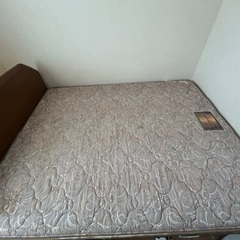 クイーンベッド