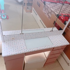 家具ドレッサーの画像