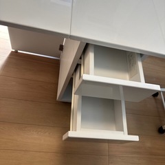 引き出し付き折りたたみダイニングテーブルの画像