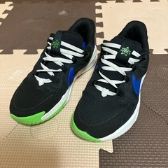 NIKE 子供用スニーカー　「スターランナー」