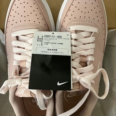 NIKE レディース　　23.5㎝　試し履きのみ　ほぼ未使用　　　の画像