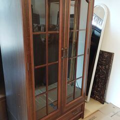 アンティーク衣装棚　無料