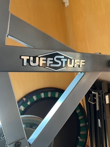 タフスタッフ製レバレッジスクワットマシーン