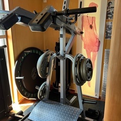 タフスタッフ製レバレッジスクワットマシーン