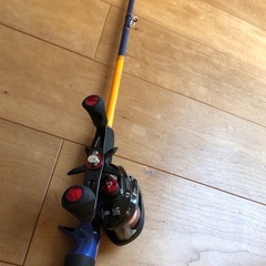 カワハギロッドとベイトリールのセットの画像