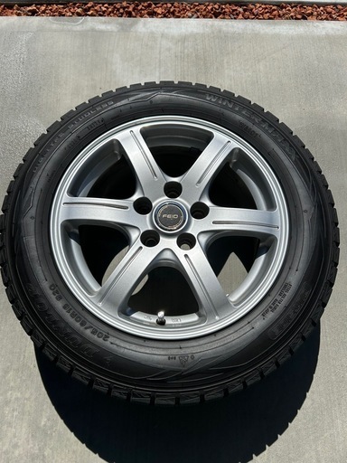 スタッドレスタイヤ　ホイールセット　プリウスαなど　205/60/16