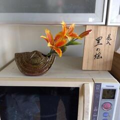 菅笠をデザインの花器ですの画像