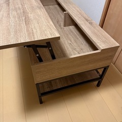 
ダイニングテーブルの画像