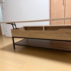 
ダイニングテーブルの画像