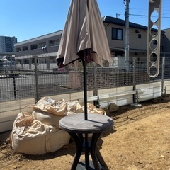 ガーデンパラソル　テーブルセットの画像