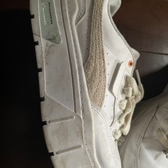 PUMA厚底スニーカーの画像