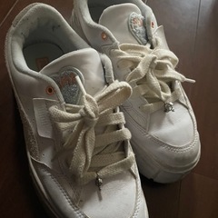 PUMA厚底スニーカー