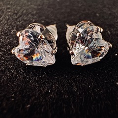 *《一粒》*ハート型♡ダイヤストーンピアスの画像