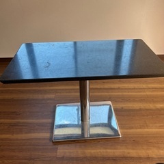 テーブル