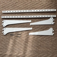 棚を作る金具と板セットの画像