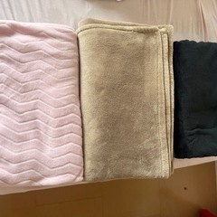 【中古】ブランケット3色（1枚300円です）の画像