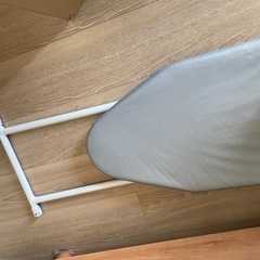 アイロン、アイロン台の画像