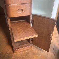 ★アンティーク隙間収納棚の画像