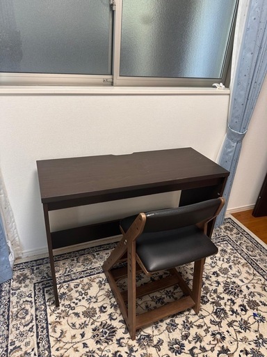 「値下げ」新しい写真:キッズテーブル　と　キッズチェア