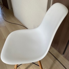ニトリ　イームズ風チェア
の画像