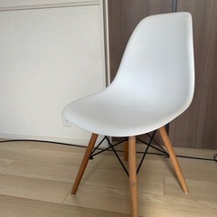 ニトリ　イームズ風チェア
