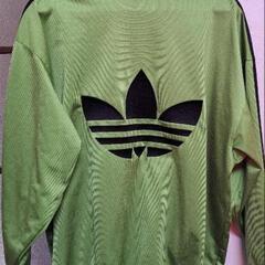 adidas　パーカーの画像