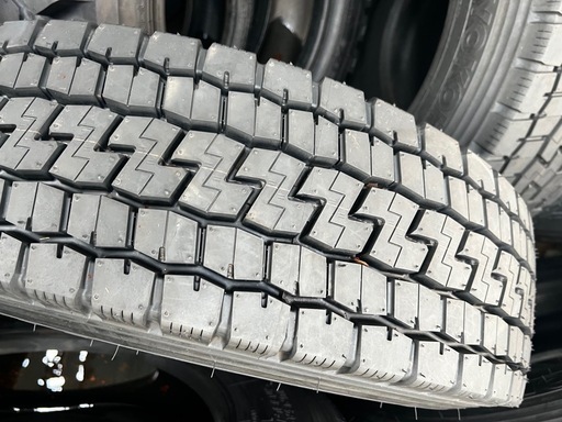 5/10までにご購入で半額 245/80R17.5 4本セット