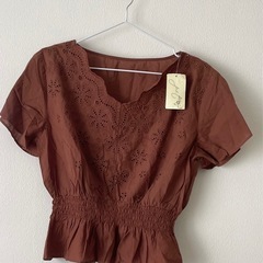 新品 刺繍ブラウス （M）