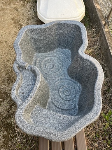 送料無料ゼンスイなごみ池90L中古
品。金魚メダカ鯉に。