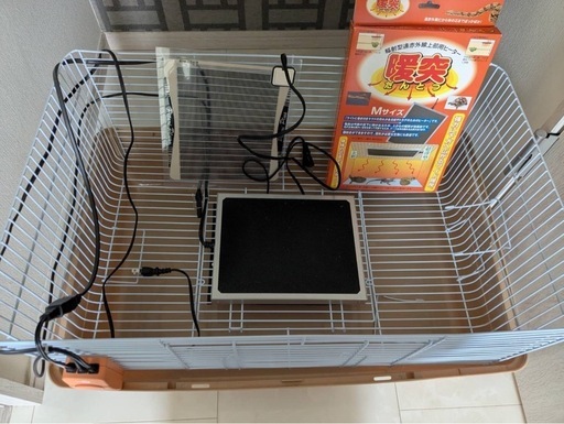 ハリネズミなど小動物飼育用暖房具