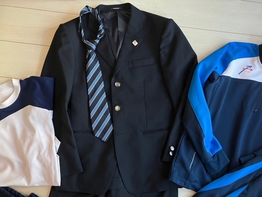 神奈川県立川崎高等学校 男子制服と体操着一式170くらい 神奈川県立川崎高等学校 男子制服と体操着一式170くらい (れお) 鶴見の
