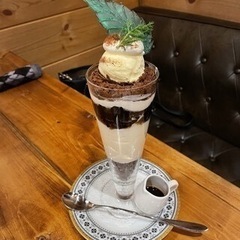 夜カフェ☕️美味しいパフェを堪能しませんか❓