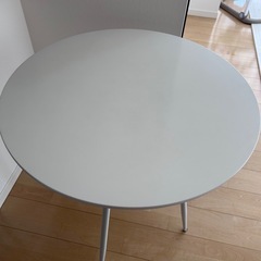 ダイニングテーブルの画像