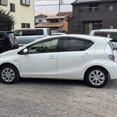 トヨタ　アクア　平成27年　走行距離4万キロ　車検2年間　プッシュスタート バックカメラの画像