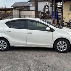 トヨタ　アクア　平成27年　走行距離4万キロ　車検2年間　プッシュスタート バックカメラの画像