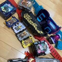 バンダイ 仮面ライダーセイバー⭐︎ベルト⭐︎仮面ライダーリバイスの画像