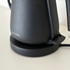 バルミューダ ザ・ポット  電気ケトル ブラック 600mLの画像