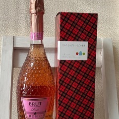 スパークリングワイン&ミルクいちご梅酒の画像