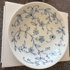 お皿　未使用品(お話し中
