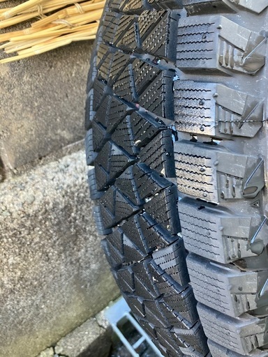 ブリヂストンスノータイヤ4本ホイール付き