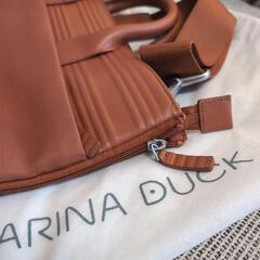 Mandariana Duck ブリーフケースの画像